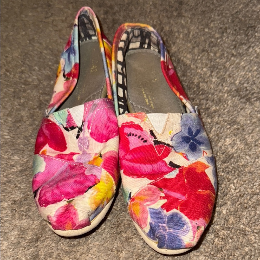 TOMS slip ons